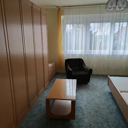 Labdarozsa Apartmanhaz Apartmán
